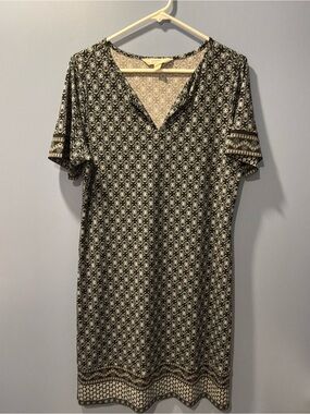 🚘MAGNOLIA GRACEBlack Split-Neck Dress with Patterned Boarder